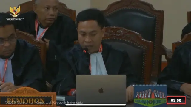 Kuasa Hukum Risma-Gus Hans mengikuti sidang sengketa Pilkada 2024 di Gedung MK, Jakarta Pusat, Rabu (8/1/2025). ( Foto: Tangkapan layar Youtube MK)