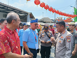 Panitia Perayaan Cap Go Meh bersama Kapolres Kota Bekasi.